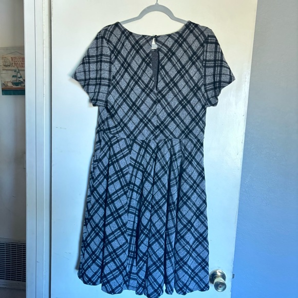 Torrid sz 1 short sleeve A-line dress grey/black heavier fabric polyester/rayon - Picture 4 of 10
